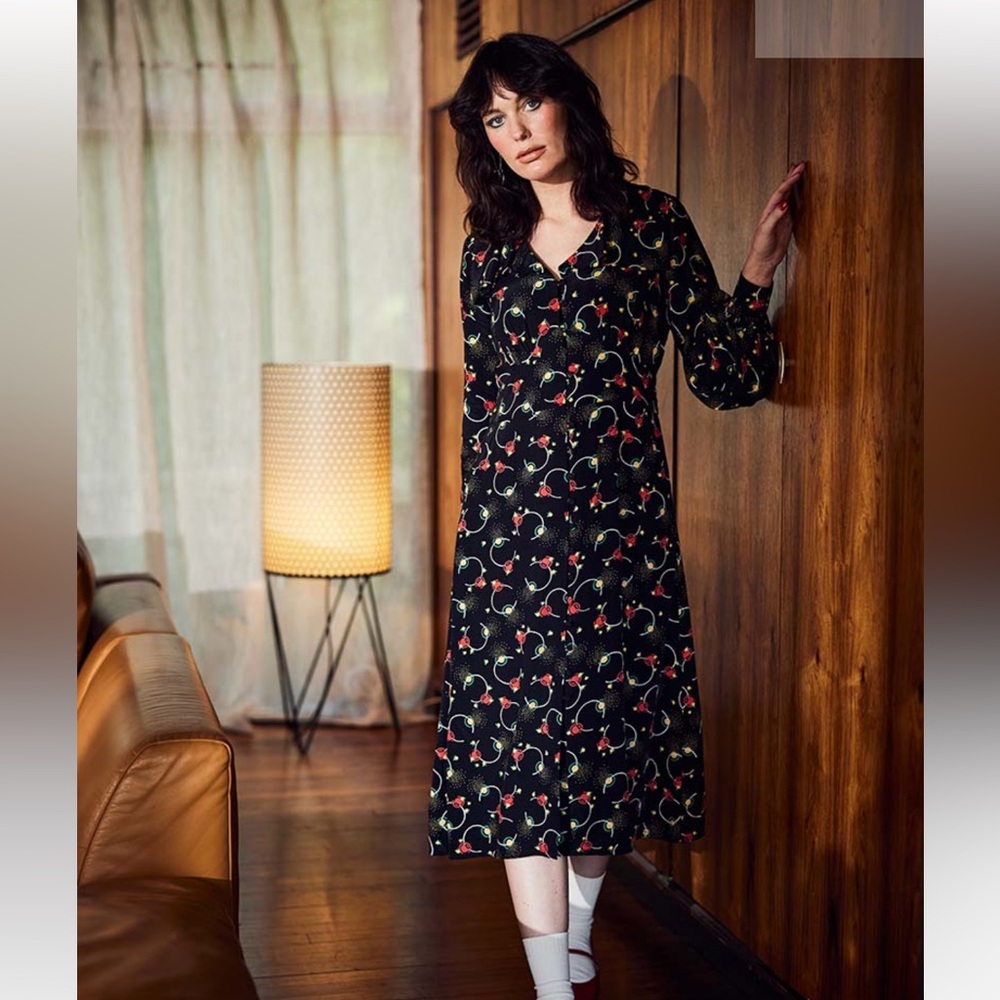 Bus Stop x Joanie retro Black Floral Long Sleeve Dress